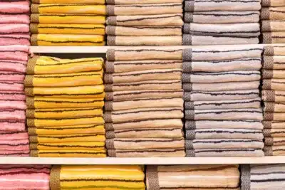 Telas para vestidos: cuál elegir según el tipo de prenda