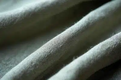 Telas naturales vs sintéticas: guía para elegir la mejor